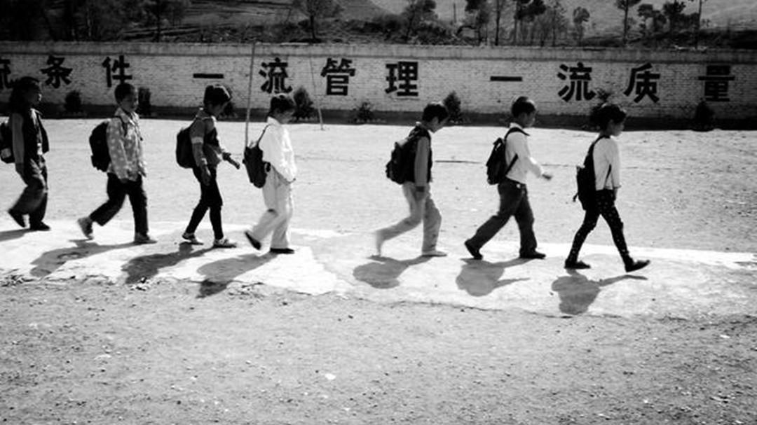2006年，辽宁17岁少女不堪父母偏心血刃妹妹，这到底是谁的错？
