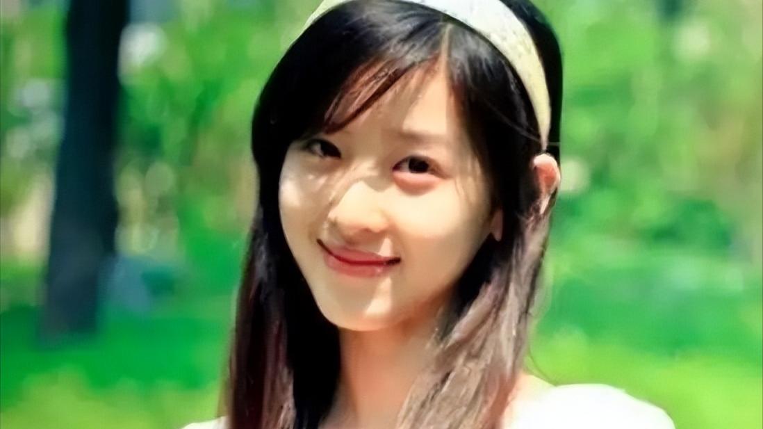 章泽天|清华学长公开章泽天校园嫩照，素颜皮肤超级好，朴素打扮难掩气质