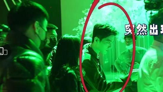 黄景瑜|肖战和黄景瑜节目“新花絮”：两人台上偷笑，眼神传递很可爱