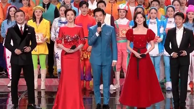 春晚|春晚最惊艳20位女星：马凡舒紧身旗袍吸睛，78岁李谷一在优雅老去