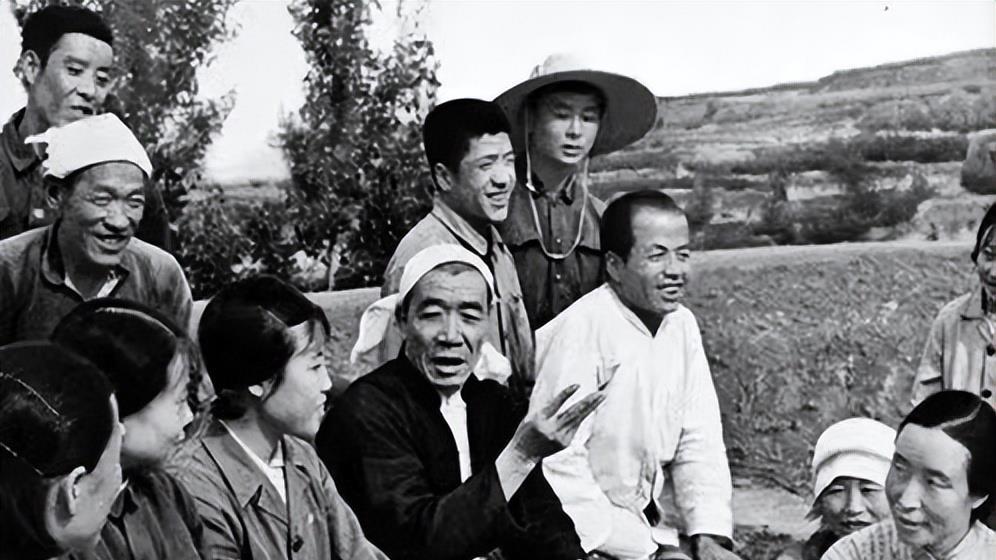 |陈永贵葬礼仅1人来送别，三鞠躬后绕棺材一圈，泪流满面匆匆离去