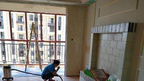 交35万让婆婆装修新房，电视背景墙整得跟墓碑一样，真是气人