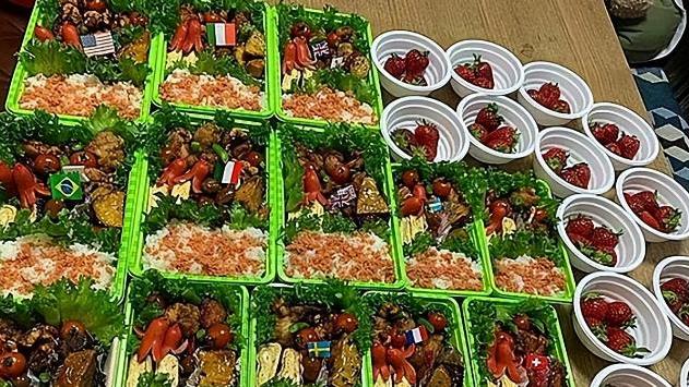 |夫妻结婚20年生了12个娃，每天只睡2.5小时，后来怎么样了