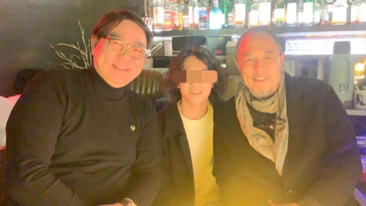 张铁林|张铁林与高亚麟聚会被偶遇，头发稀疏白发多，64岁身材仍健硕