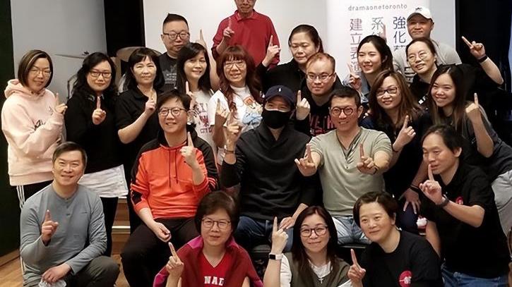 林嘉华|众TVB艺人移民国外后聚会！林嘉华夫妇秀恩爱，亚视夫妻惊喜亮相