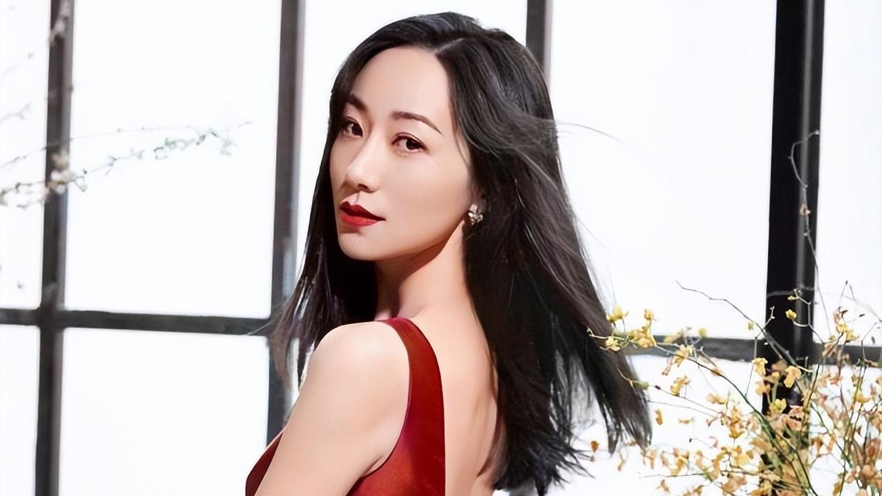 口红 真正精致的女人，出门包里都会带这5种东西，少一样都不行！