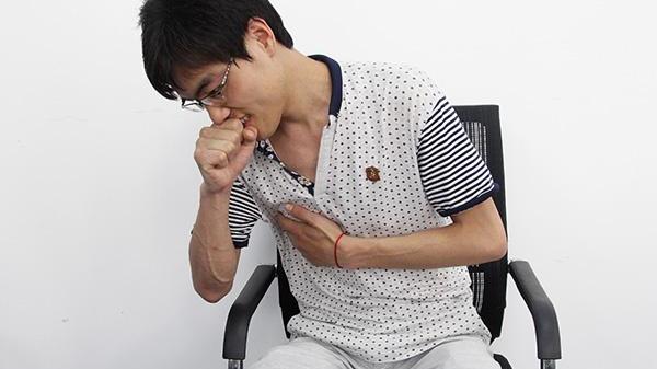 |长期吸烟的人，身体若是出现了两处凸起，或是肺被伤得不轻了