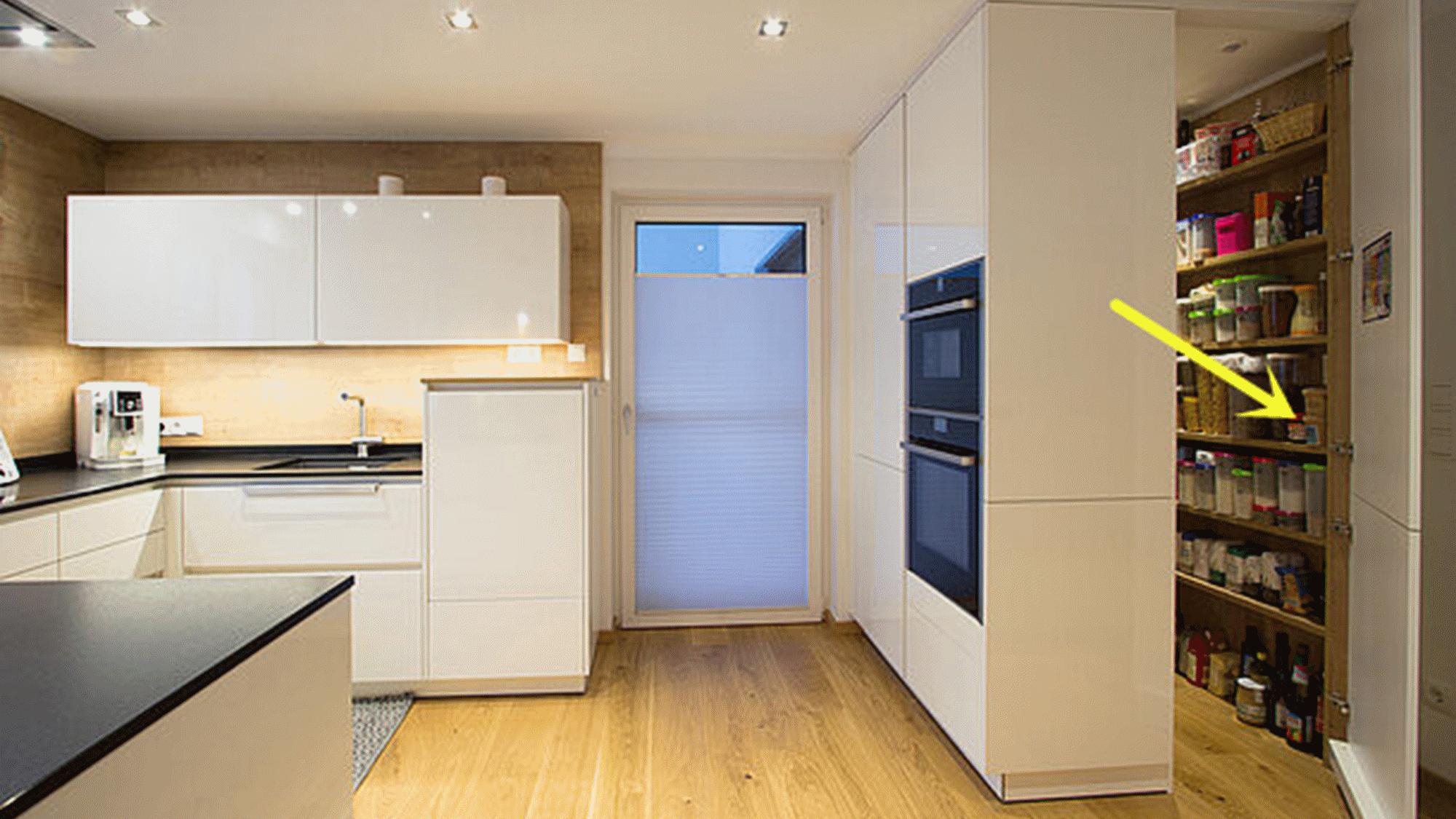 难怪别人家厨房那么干净！橱柜往前挪1米，东西全藏储物间里了