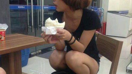 明星|“母猫刚下崽，公猫也去跟小猫抢吃的，怎么办？”哈哈哈哈哈