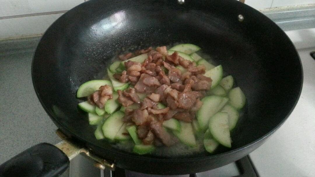 西葫芦|早餐就吃它：西葫芦炒肉片，营养丰富，味道鲜美，有荤有素真不错