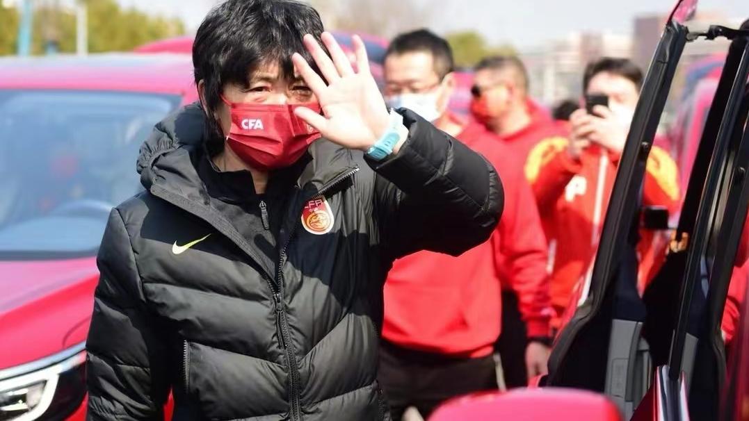 |排面！中国女足离开苏州，警车开道+20辆车送行+获赠百万国宾服饰