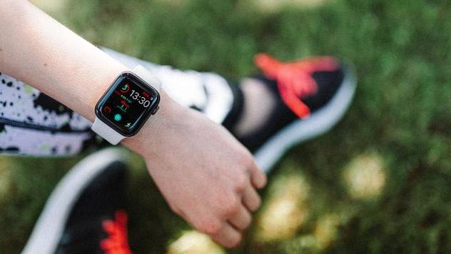 Apple Watch|苹果良心发现，Watch S6直降700元，44毫米版本低至2299元