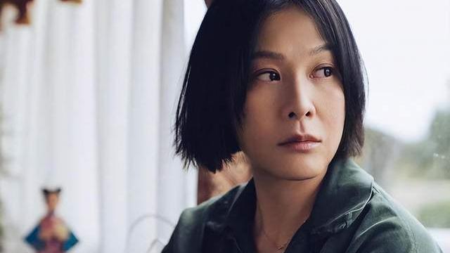 刘若英|53岁的刘若英近照脸部垮塌，撞脸男歌手，结婚10年依旧与老公分房睡