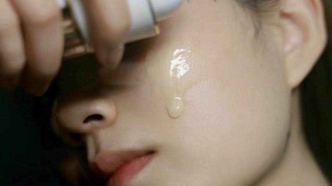 保湿|又被国货精华惊艳到了，滋润抗老性价比高，30、40岁的女人涂正好