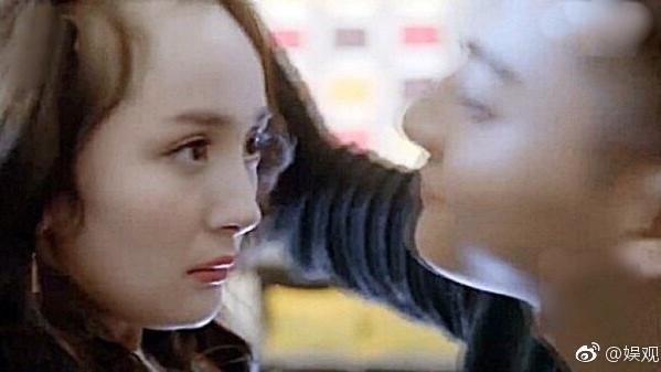 杨幂|杨幂长期戴帽子、太阳眼镜，是遇到「中年危机」？与发际线有关？