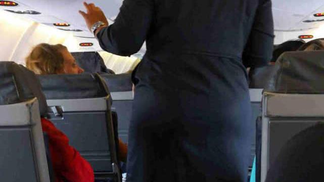 校园招聘|空姐都年轻漂亮吗？看看美国空姐长什么样