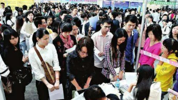 国企|不惧“中年危机”的3类职业，工资不高但越老越吃香，你了解吗？