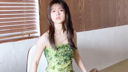 赵今麦|赵今麦拍大片秀直角肩，一袭粉裙像偷穿大人衣服，hold不住轻熟风