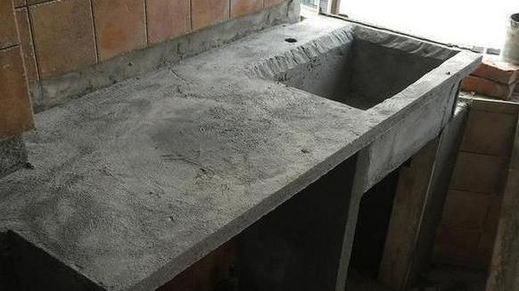 阳台用砖砌了一个洗衣池，只花了500块，大家觉得贵吗？