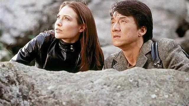 杜江|成龙被质疑假戏真做，与女主上演长达5分钟的吻戏，拍完脸都红了