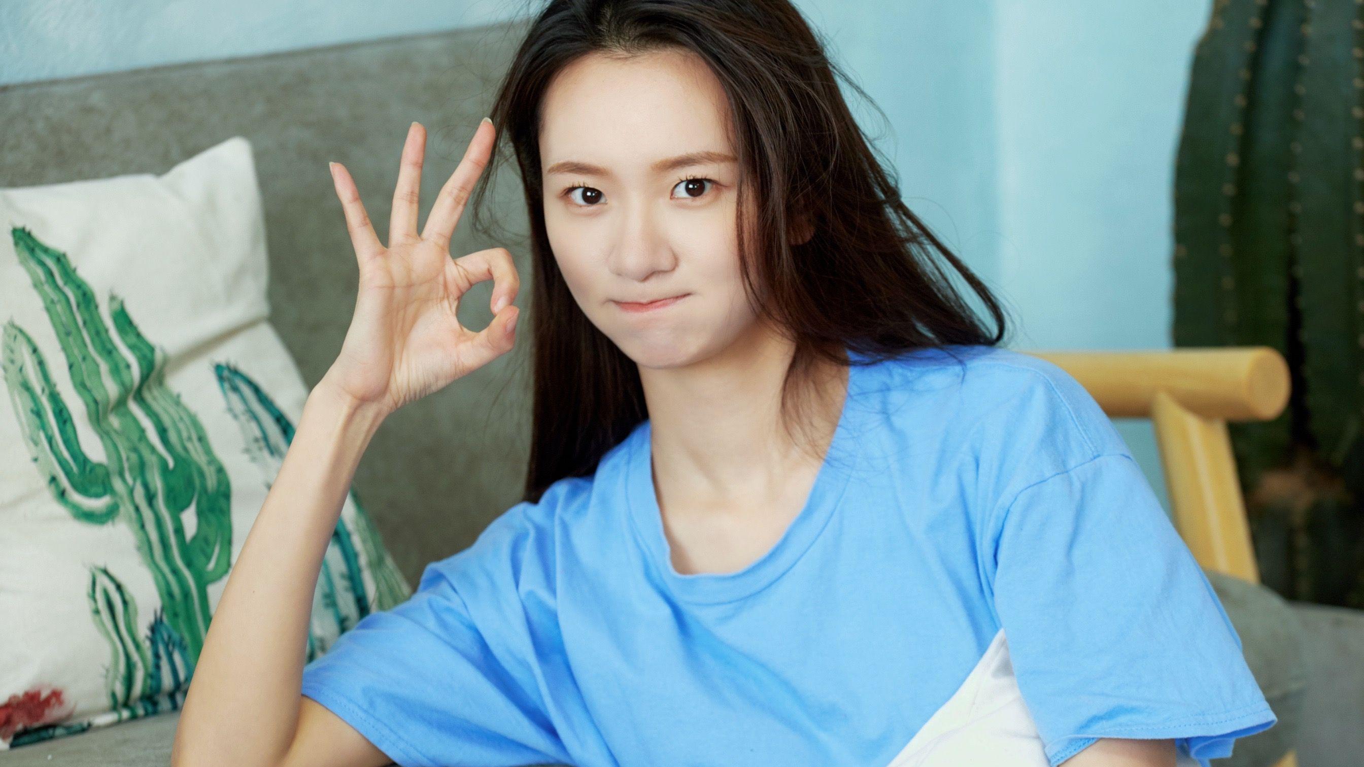 写真|欧畅清新蓝色系写真发布 笑容甜美温暖春日氛围满溢