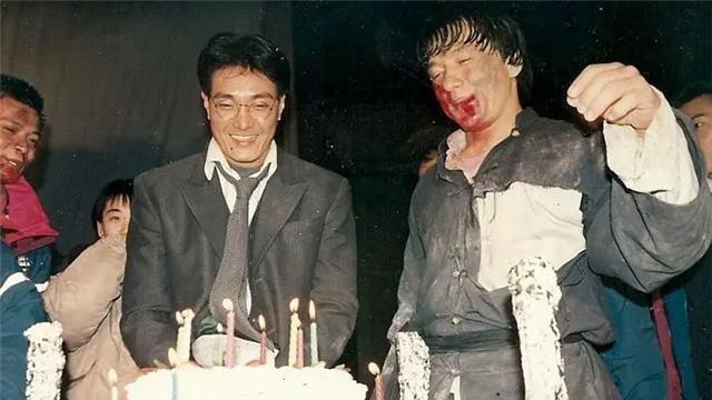 成龙|成龙司机自曝：我勤勤恳恳为成家班工作30多年，就给了10万遣散费