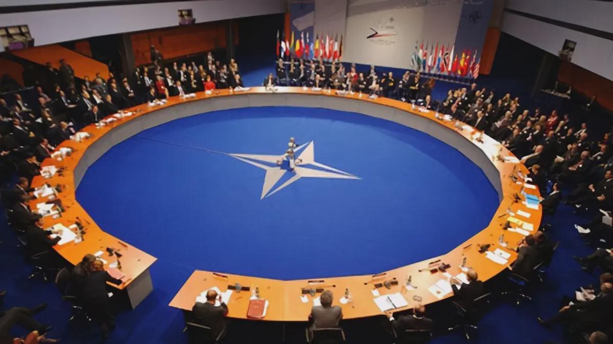 普京警告名存实亡，北约30万大军14国军队开赴边境，中方呼吁冷静