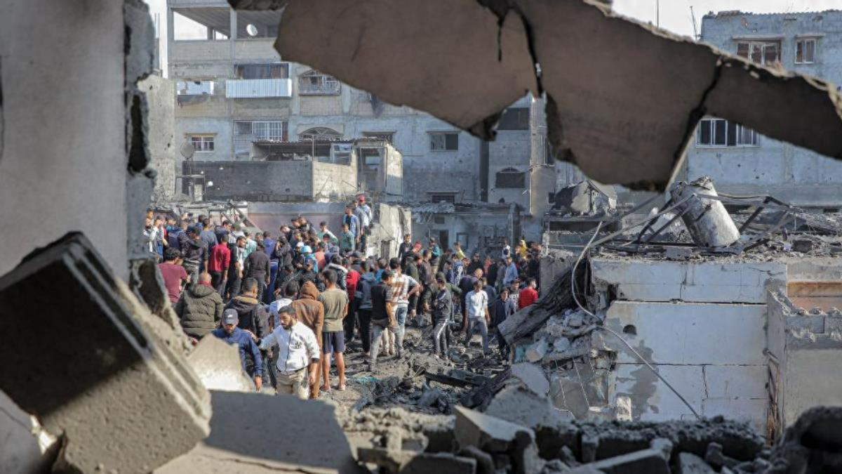 加沙再燃起战火，俄军也没闲着，包围乌东要镇，1天就进攻150次