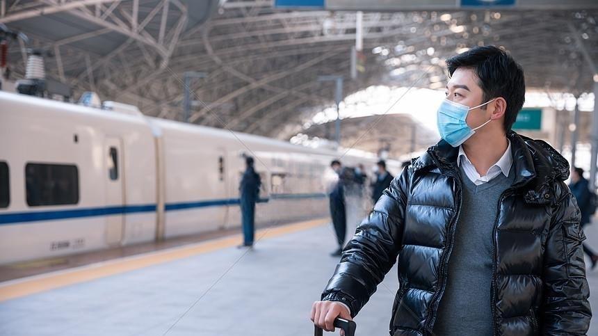 富豪花30年时间找到初恋，重逢后男子哭泣地问：你去哪了?