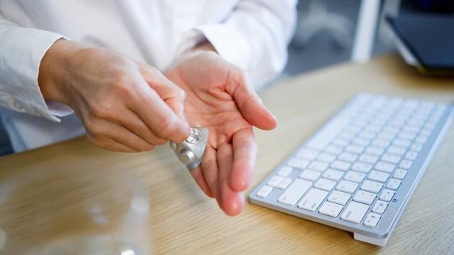 除了吃头孢不能喝酒，还有4种药吃完也不能喝酒，告诉你的酒友