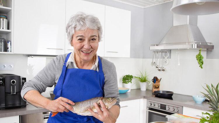 |为什么白头发越长越多？不一定是老了，提醒：或是缺乏3种营养素