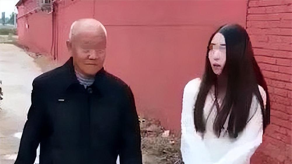 回顾 丈夫捉奸妻子，发现床上60岁大爷，丈夫笑道：又换口味了？