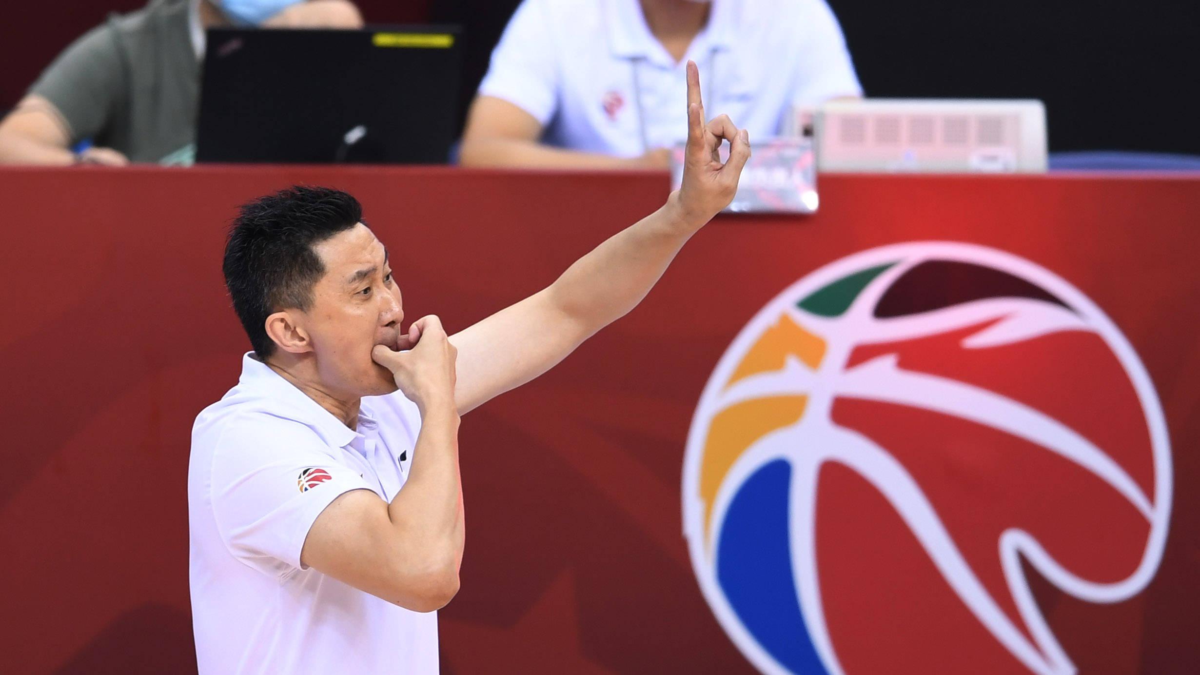 把杜锋驱逐离场，纯属多余操作，显得cba裁判的水平是多么的业余