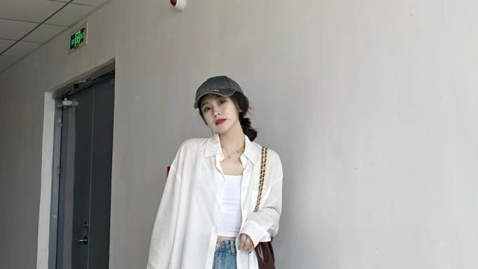 10个白衬衫的穿搭模板，照着穿就很高级时髦