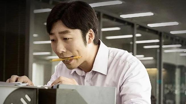 《平凡的荣耀》很真实，职场潜规则很现实，用金钱衡量价值