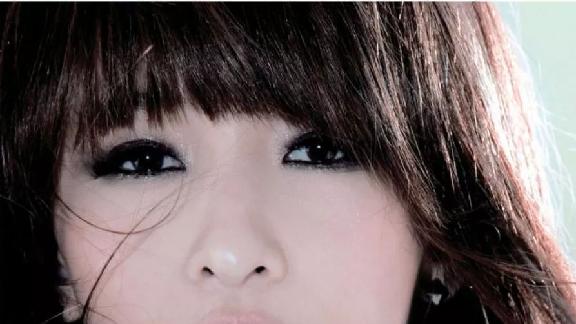 嗓子哑了，情绪低落了，跟李玟一样的萧亚轩