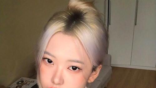 璟辰芮：进行半永久纹眉后，眉毛部位会轻微红肿，这是正常的反应