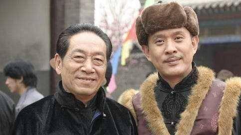 事业成功的高明，在感情上也是专一无比，与娇妻恩爱52年0绯闻