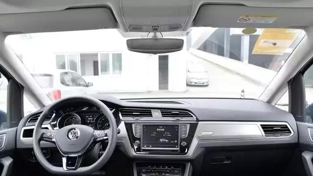 大众7座MPV，已经跌至12万多，油耗6L，却卖不动，比停产还难受？