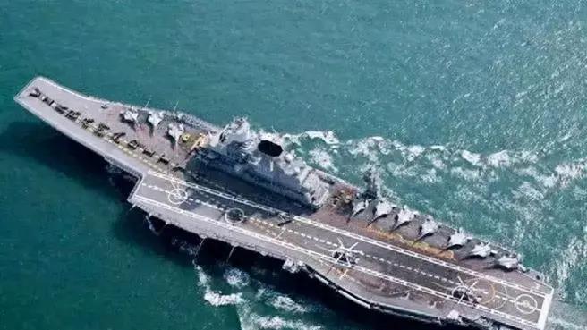 中美航母“战斗模式”已开启，福建舰只是开端？双方航母用途不同