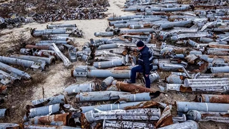 援乌掏空武器库之后，西方发愁造不出弹药，关键牌在中国手里