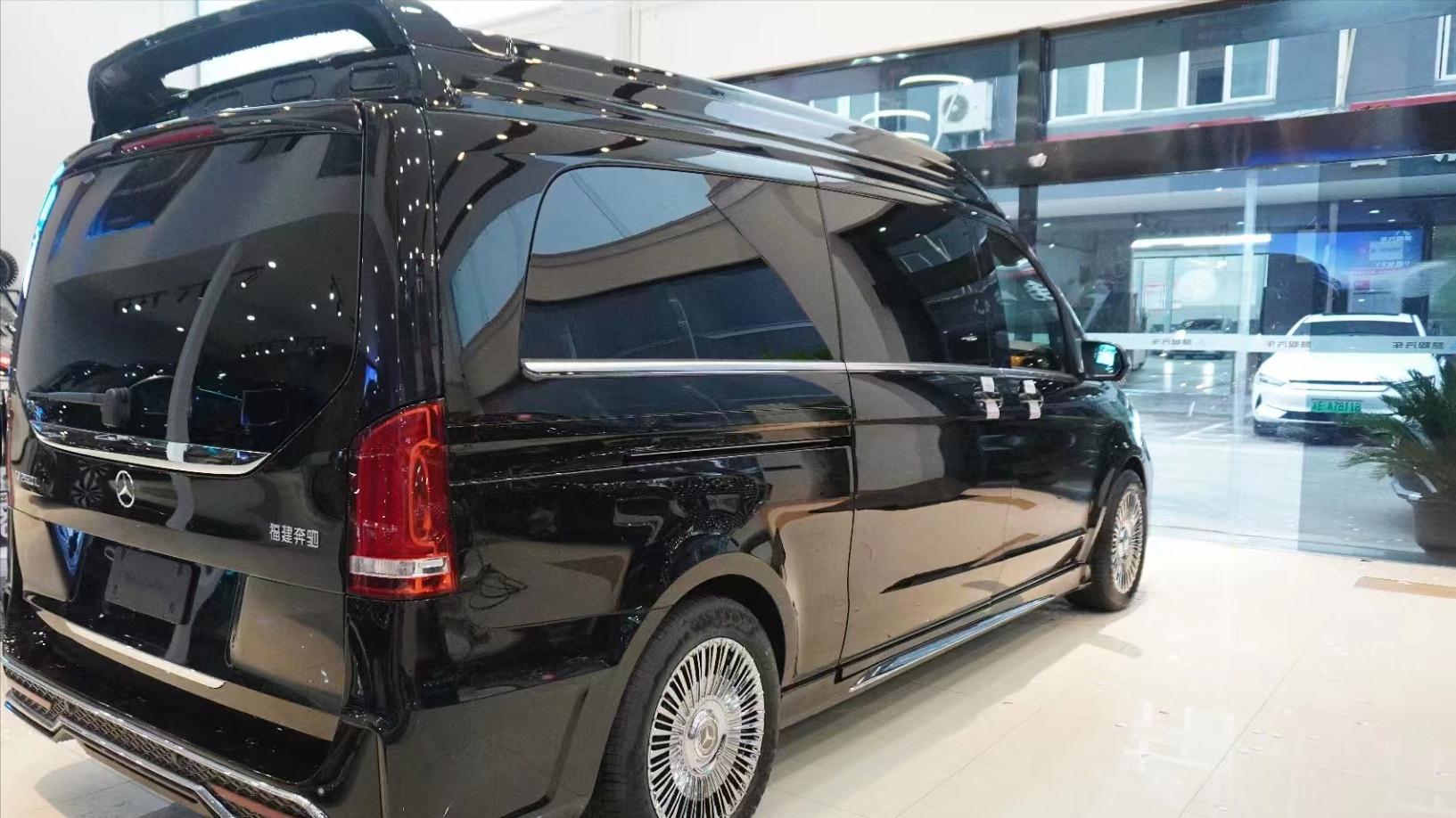 奔驰V级商务车：为您演绎好生活中的每一个角色！