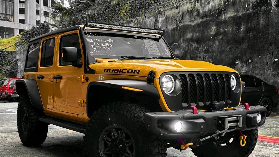 2023版JEEP牧马人：3.6引擎+宽体套件，前置绞盘+差速锁，霸气