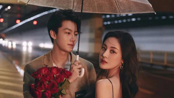 为了救妹妹，我让男友牺牲我，可在我死后，他们举办了一场盛大的婚礼