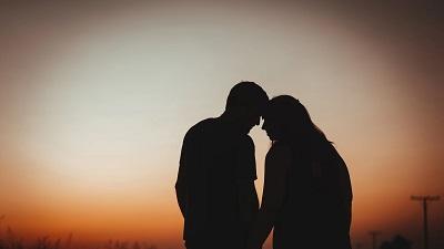 穿成怀孕的恶毒女配，我改邪归正想引产，男主却不许我放手