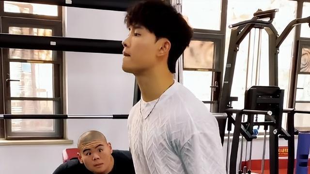 教练|“山东第一胖”成训练营笑柄？一天胖了2斤，被训斥后哭喊找妈妈