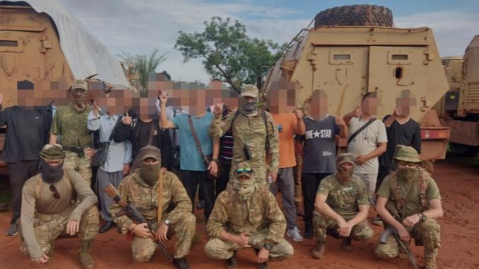 瓦格纳雇佣兵集团公开了在中非营救中国矿工的画面