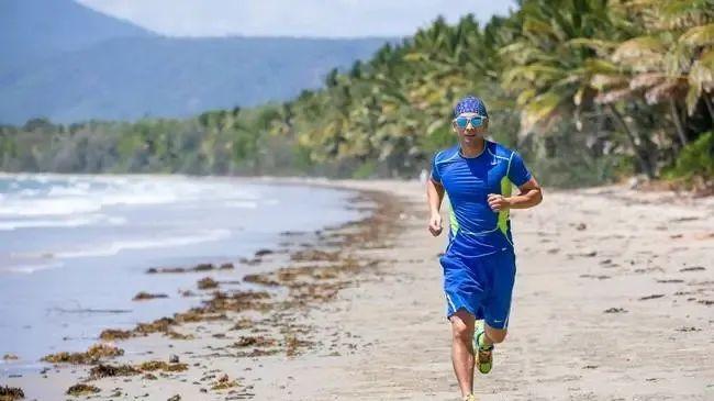 51岁赵文卓跑步、健身，运动狂魔！日复一日锻炼，肌肉惊人！