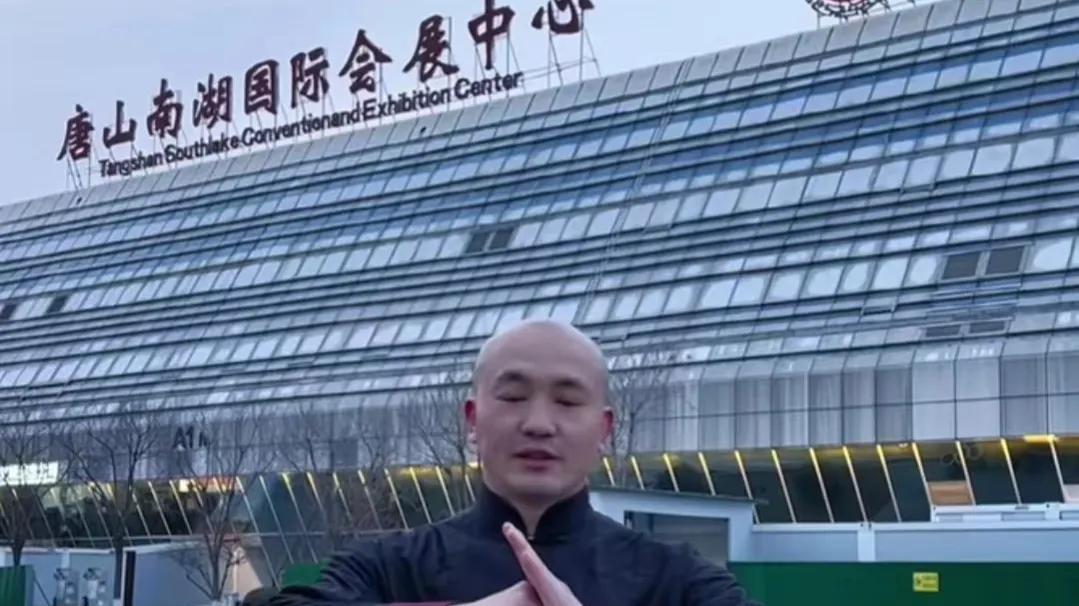 知名武僧一龙回少林寺被赶出门，称不配做少林弟子