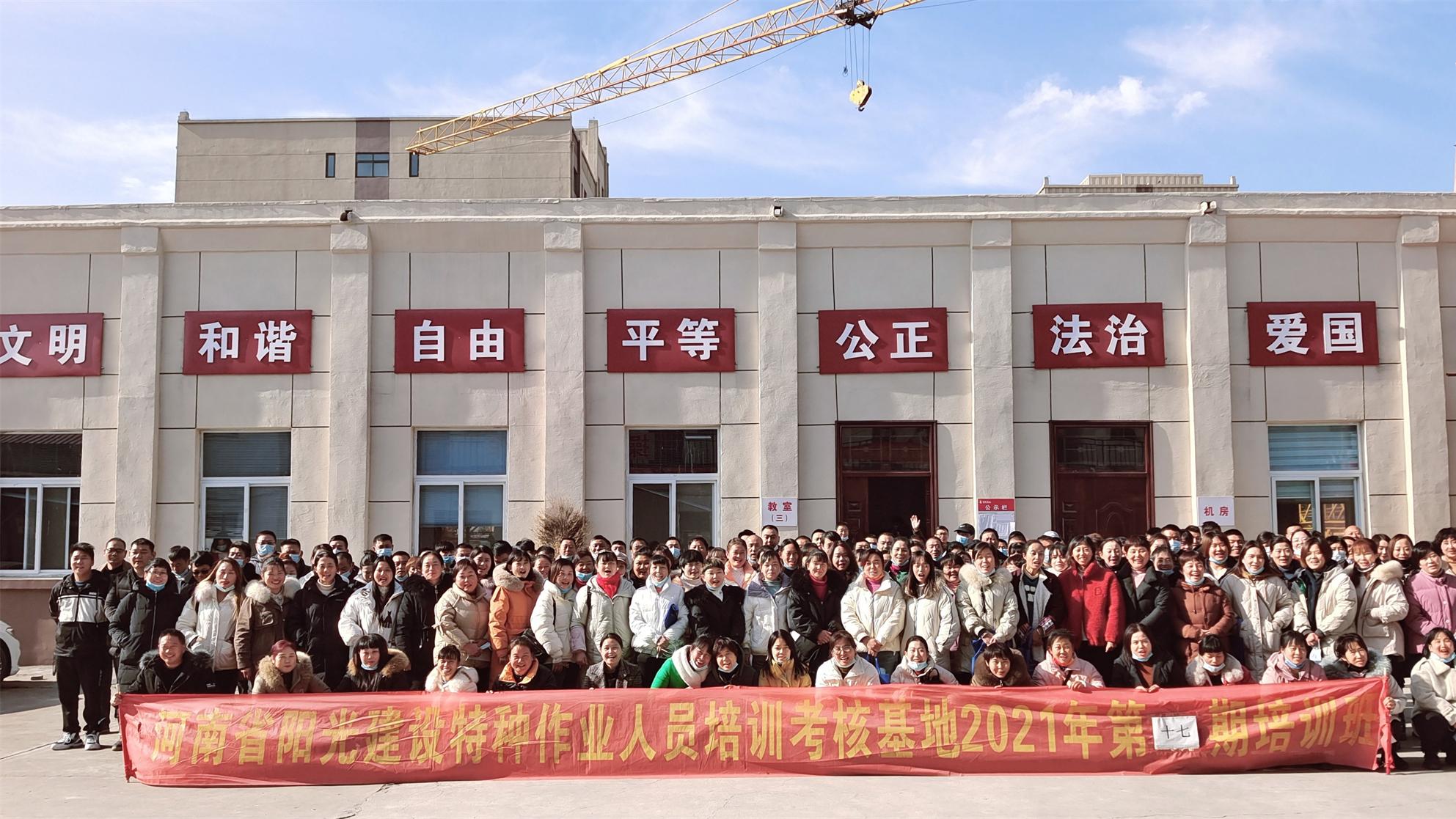 漯河叉车技术培训哪个学校更专业？漯河阳光职业技能培训学校